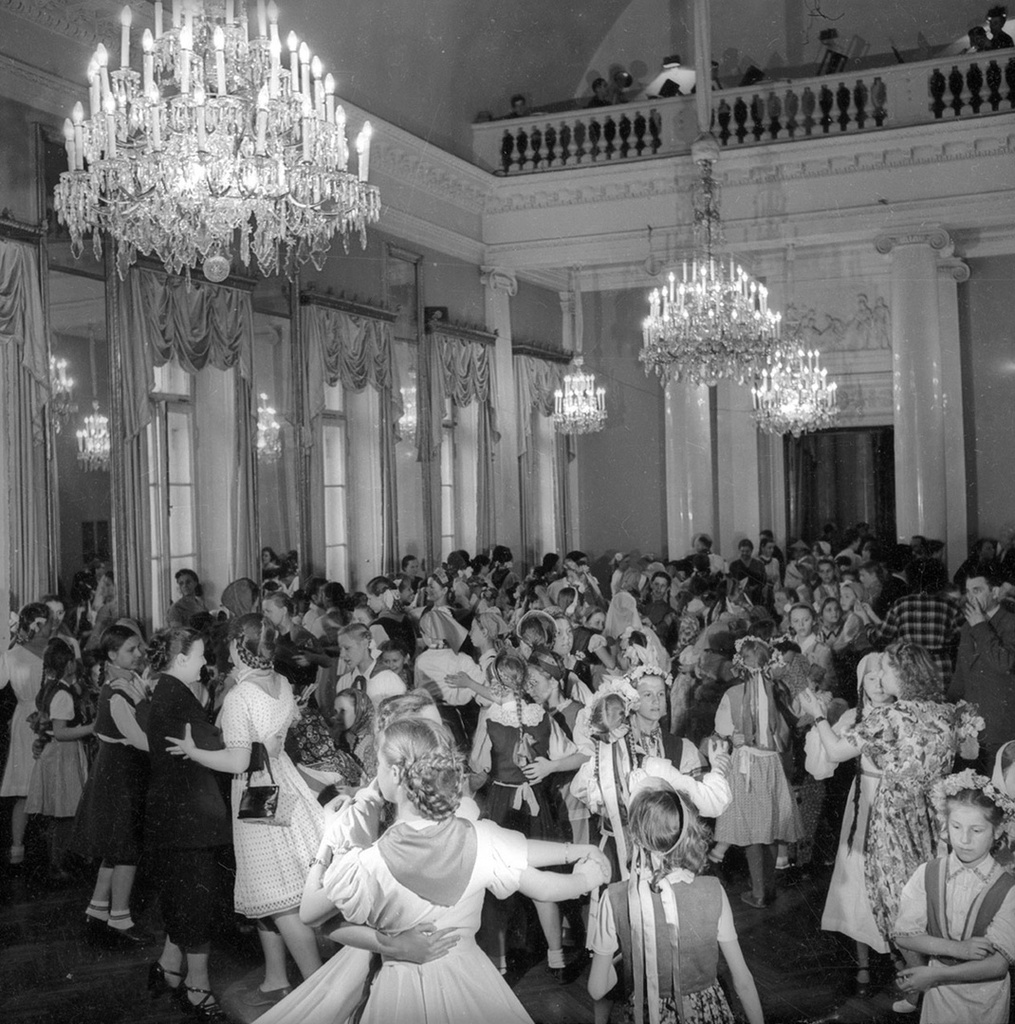Школьный праздник во Дворце пионеров, 1954 год, г. Ленинград