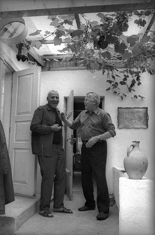 Константин Симонов и Александр Твардовский на даче Симонова в поселке Агудзера, 1968 год, Абхазская АССР. Видео «Александр Твардовский. "Не много надобно труда…"» и выставка «СССР в 1968 году» с этой фотографией.