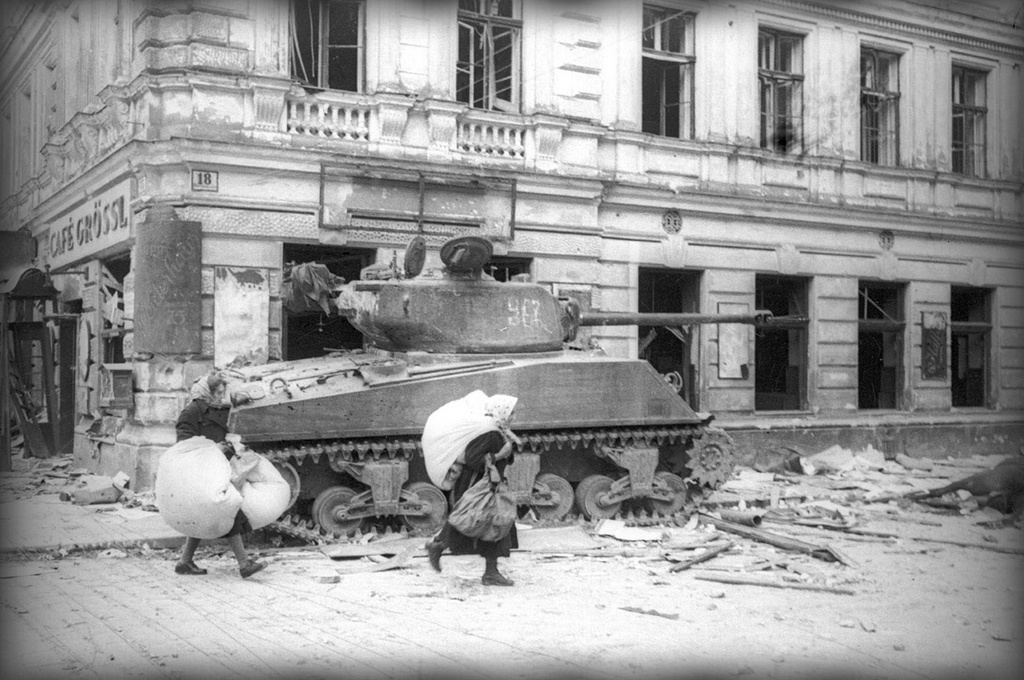 На улицах Вены, апрель 1945, г. Вена