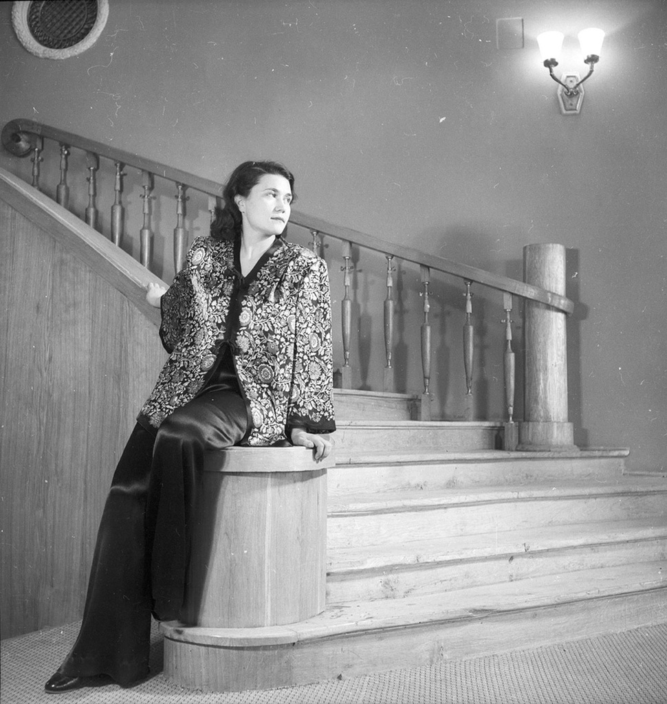 Рижский дом моделей, 1955 год, г. Рига. Выставки&nbsp;«10 модных фотографий: 1950-е» и «Мода ХХ века в 100 фотографиях» с этим снимком.