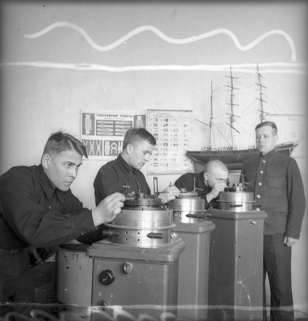 Подготовка штурманов. Учебный класс, 1941 год, г. Мурманск