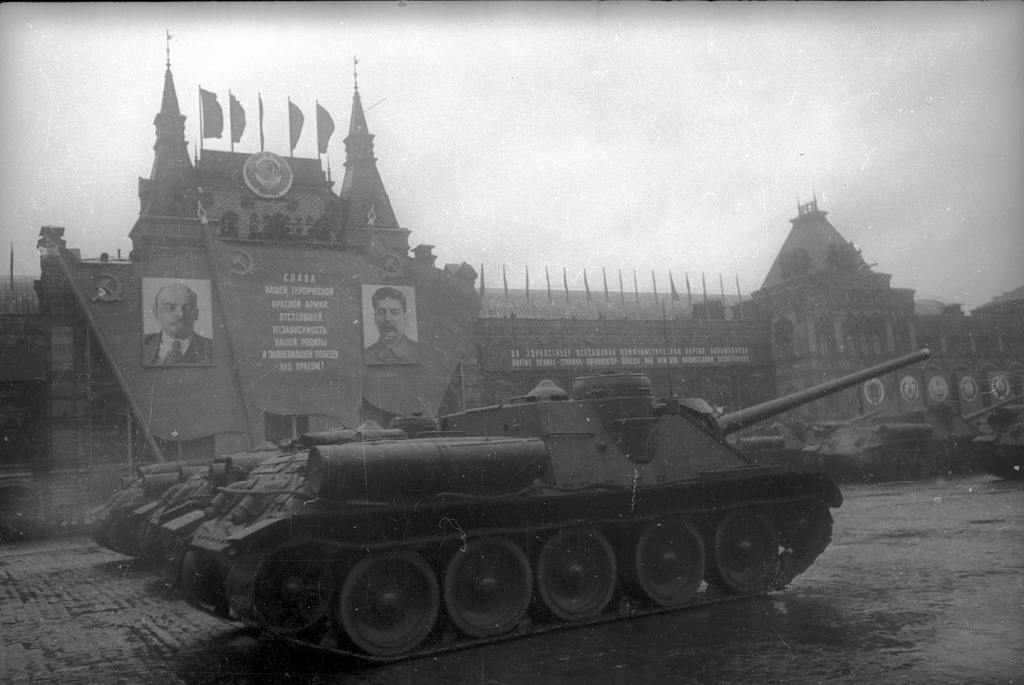 Техника на марше. Парад Победы, 24 июня 1945, г. Москва