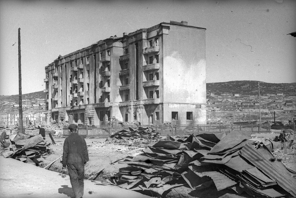     Фото Мурманск после авианалета, 1941 год, г. Мурманск - История России в фотографиях