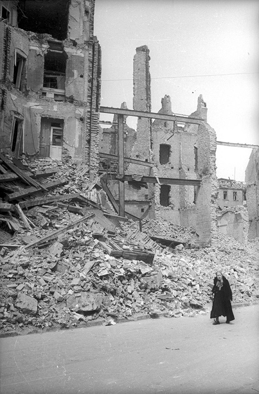 Берлин в развалинах, 1945 год, г. Берлин. Выставка: «Бои за Берлин» с этой фотография.