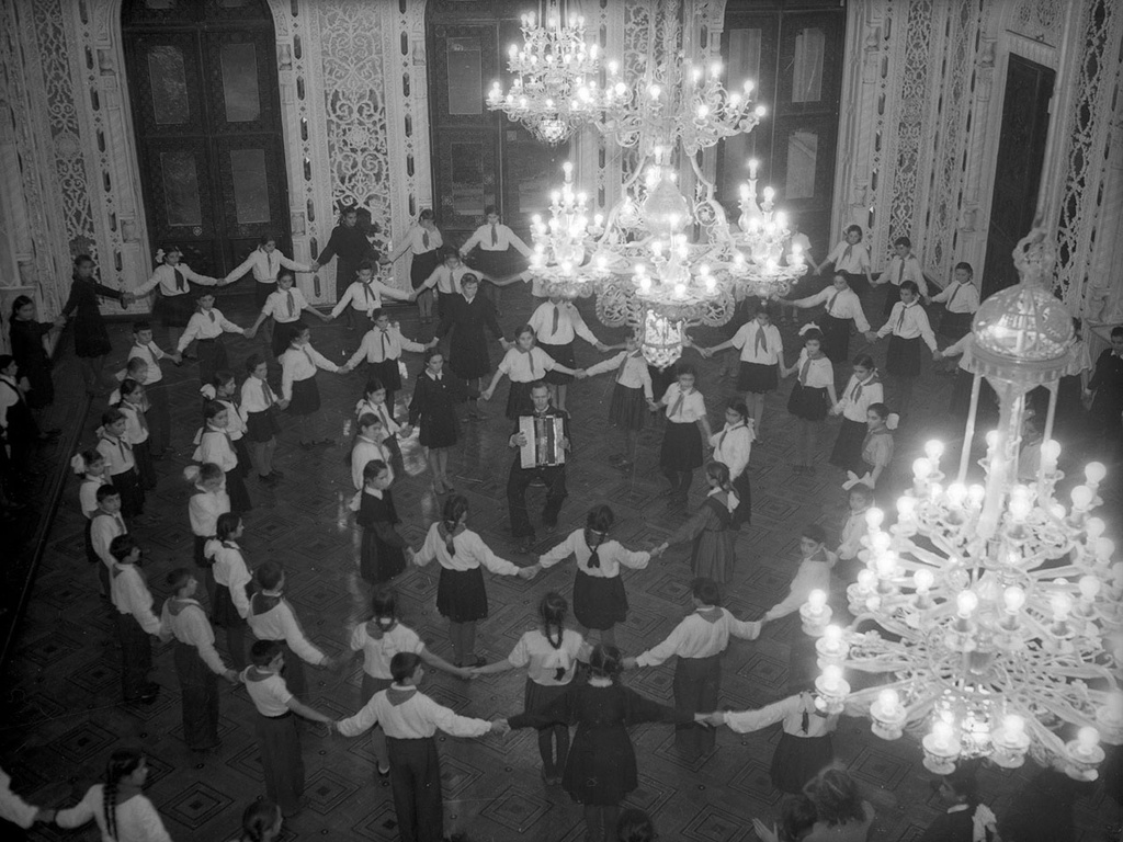 Хоровод во Дворце пионеров, 1959 год, г. Тбилиси
