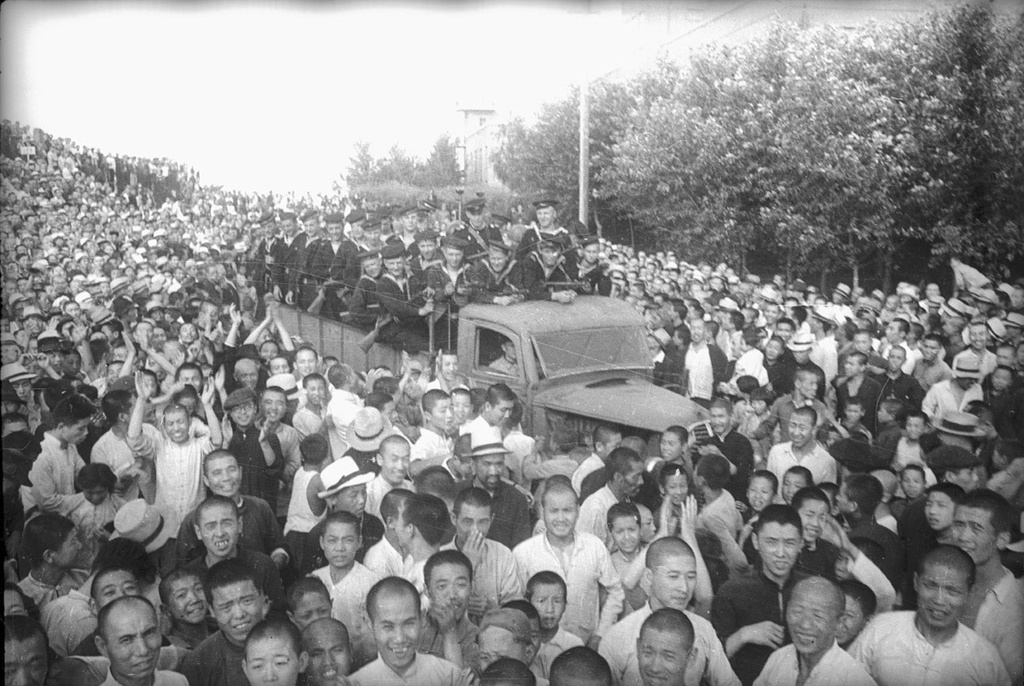 16 сентября принимал парад в харбине. Харбин парад Победы 1945. Гирин Япония 1945.