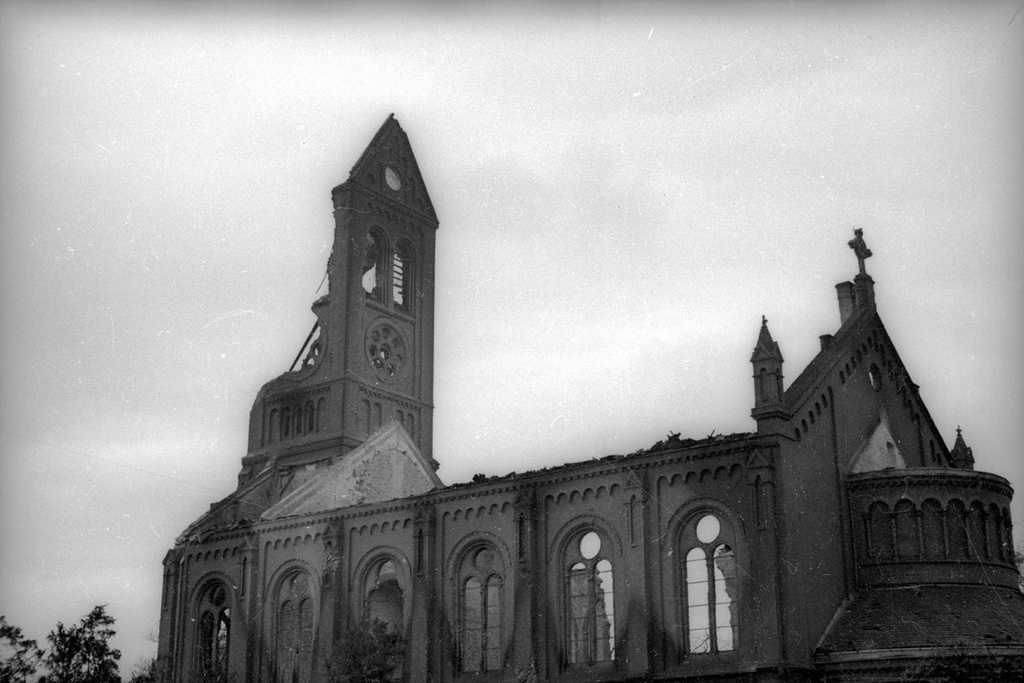 Разрушенная церковь, 2 - 31 мая 1945, Германия, г. Берлин. 