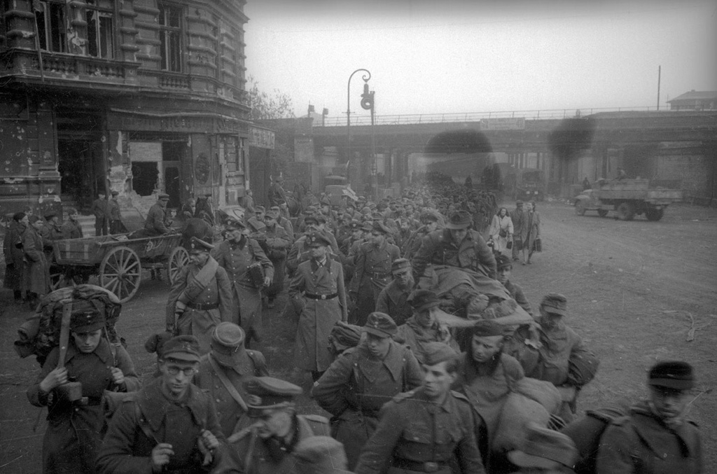 Пленные немцы, май 1945, г. Берлин