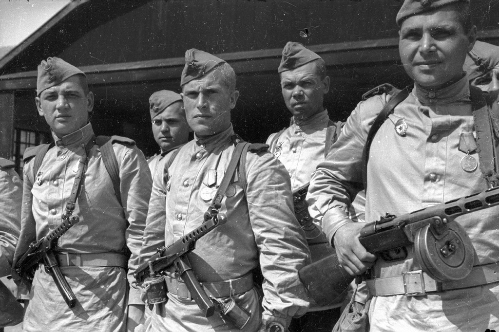 Советские солдаты-освободители, август 1945, Китайская Народная Республика, Маньчжурия