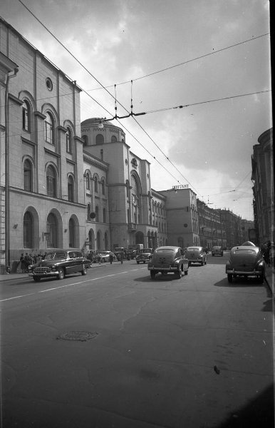 Здание Почтамта, 1950 - 1956, г. Москва. Выставка «Москва. Прогулка по Мясницкой» с этим снимком.