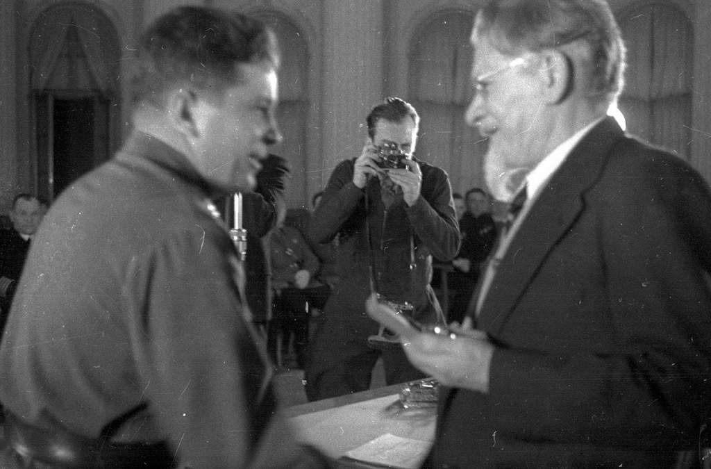 Дважды Герой Советского Союза Григорий Кравченко и Михаил Калинин, 4 ноября 1939, г. Москва