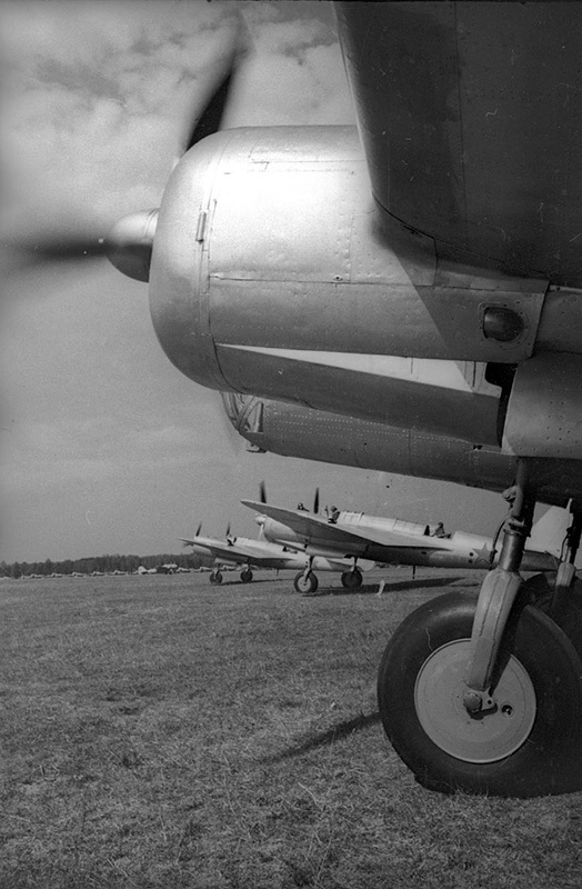 Самолет на старте, 1930-е