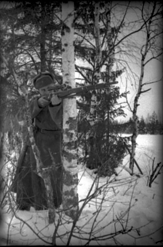 Передовое стрелковое отделение младшего командира М. А. Леухина. Снайпер-комсомолец И. А. Могилев, 1940 год