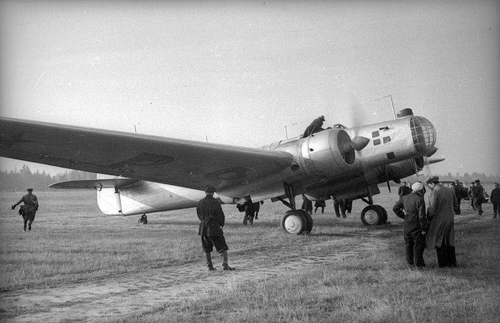 Старые ант. Тб-3-4ам-34фрн. Ант-40 сб скоростной бомбардировщик. Тб1 бомбардировщик туполева. Старые ант.