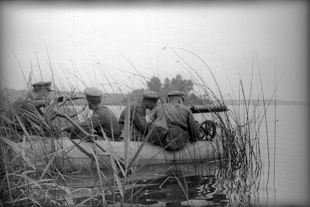 Десант. Пулемет на надувной лодке, 1939 год