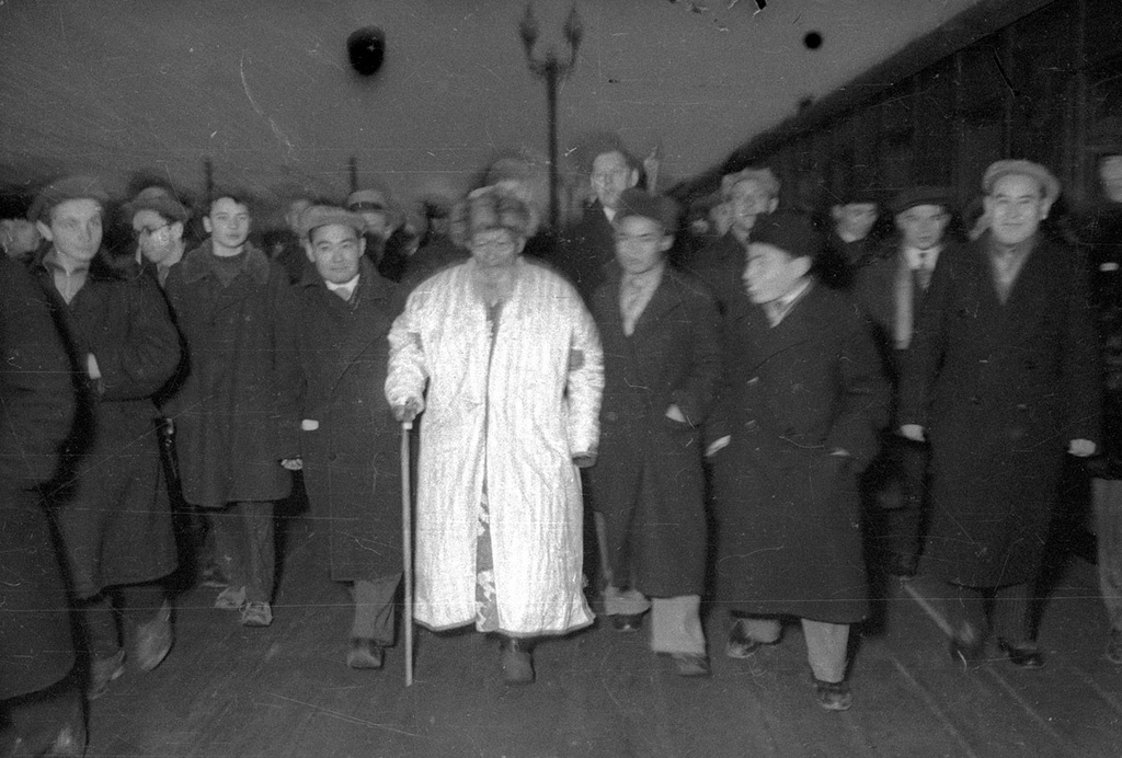 Леонид Соболев, Павел Кузнецов – переводчик, Джамбул Джабаев, Всеволод Иванов, Степан Щипачев, 1940 год