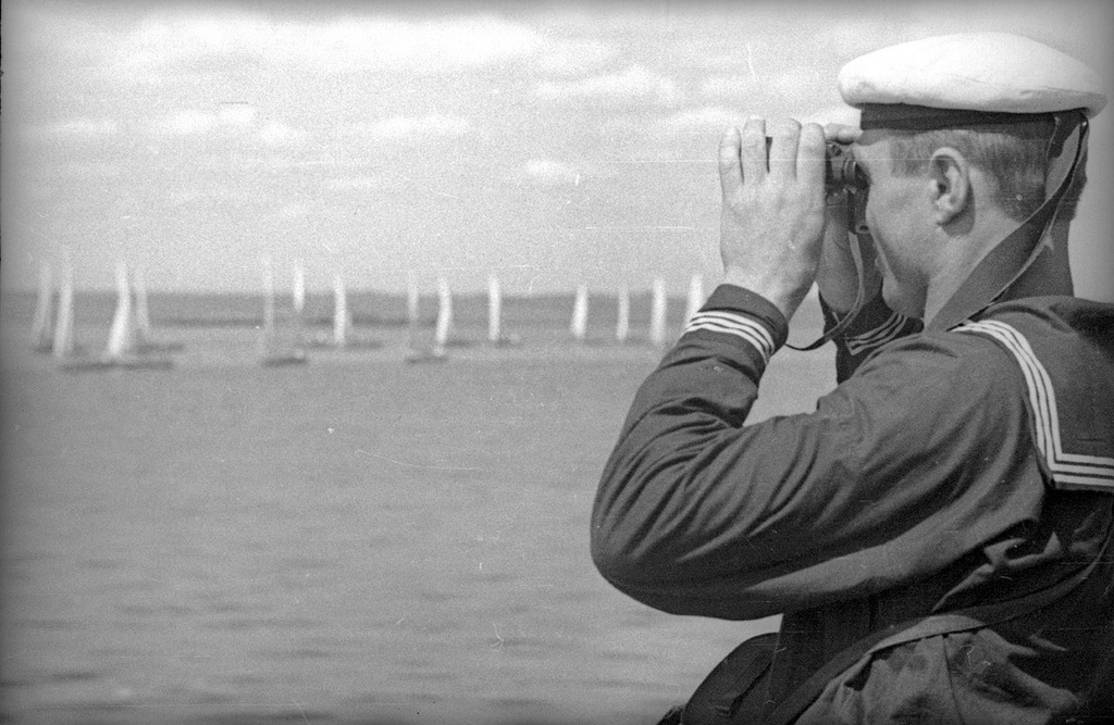 Подготовка ко дню Военно-Морского флота, 1 - 24 июля 1939. Выставка: «Балтфлот не подведет» с этой фотографией.&nbsp;