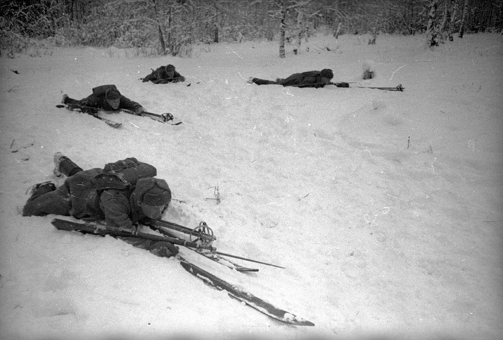 В зимнем лагере. Переползание, январь - февраль 1940