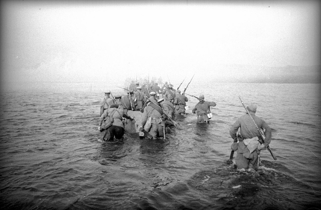 Батарея форсирует реку. Тактические учения в Западном Особом военном округе, август - сентябрь 1940
