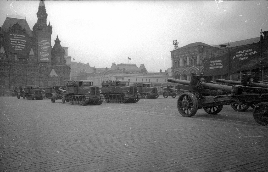 Октябрьский артиллерийский парад на Красной площади, 7 ноября 1939, г. Москва