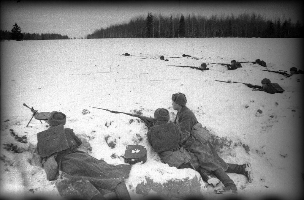 Передовое стрелковое отделение младшего командира Никанора Леухина. В окопах, 1939 - 1940