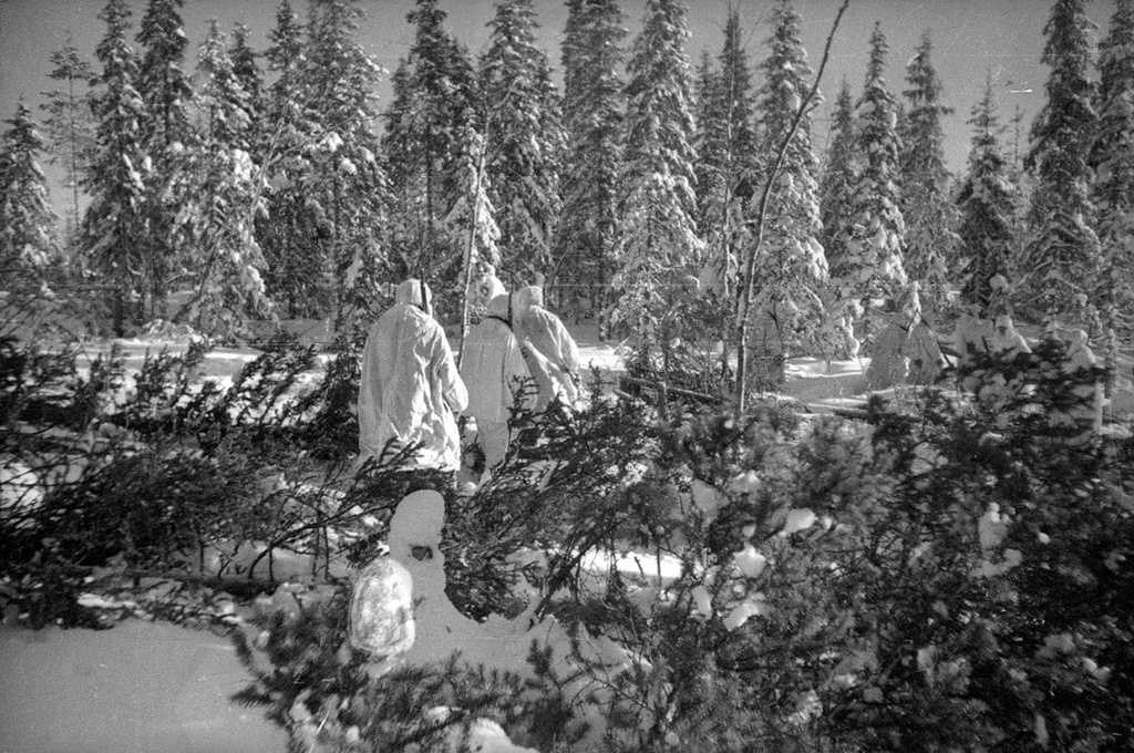 Советско-финская война. В лесу: бойцы отправляются на выполнение боевого задания, 1 декабря 1939 - 29 февраля 1940