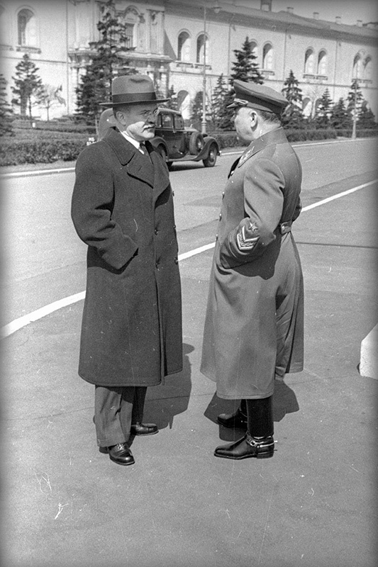 Вячеслав Молотов и Климент Ворошилов в Кремле, 1940 год, г. Москва