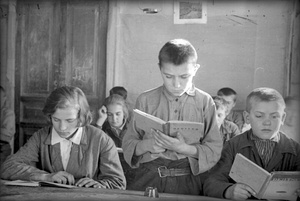 На уроке немецкого языка в школе, 1930 - 1933