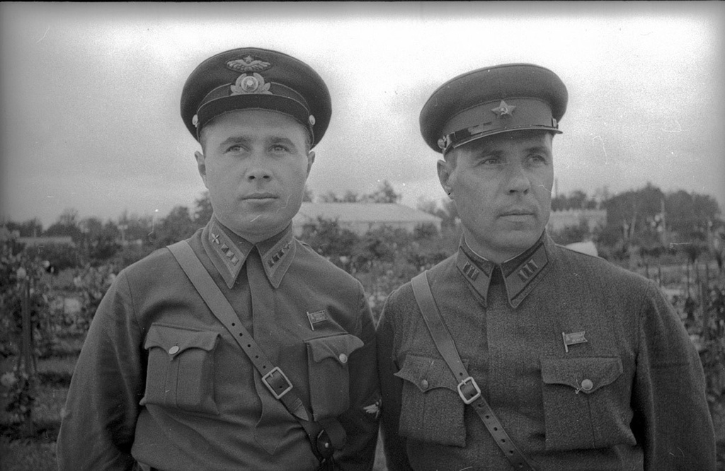 Депутаты Верховного Совета РСФСР Леонид Греков и Василий Дерунов, 1938 - 1940