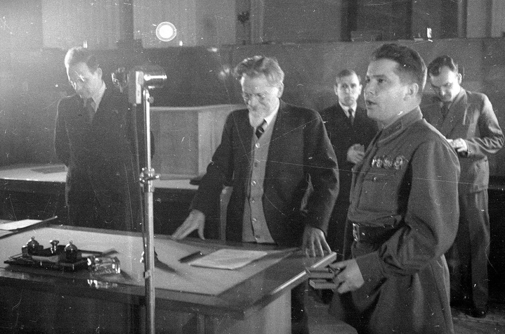 Дважды Герой Советского Союза Григорий Кравченко, 4 ноября 1939, г. Москва. В центре – Михаил Калинин. 
