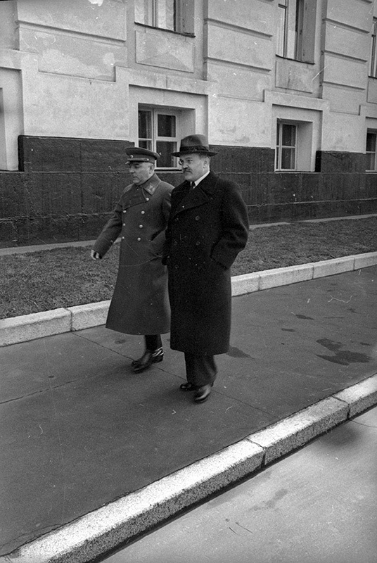 Климент Ворошилов и Вячеслав Молотов в Кремле, 1940 год, г. Москва