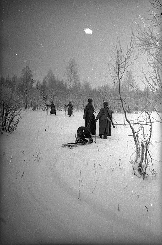 В зимнем лагере. Пулемет на лыжах, январь - февраль 1940