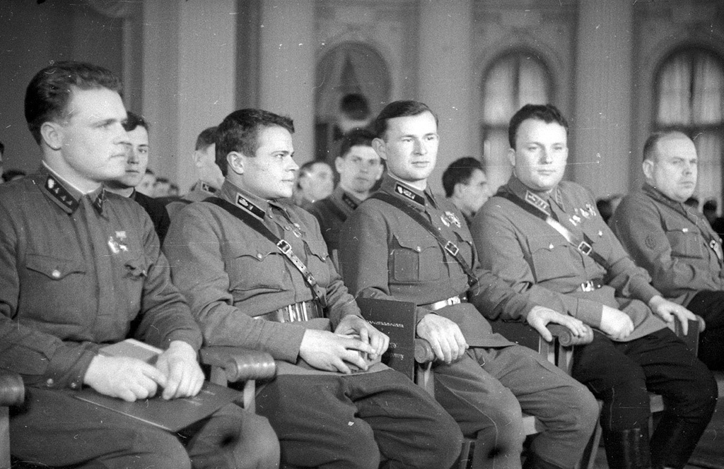 Герои Советского Союза, 1940 год, г. Москва. Луговой, Козлов, Васильев и полковник Тимофей Куцевалов.