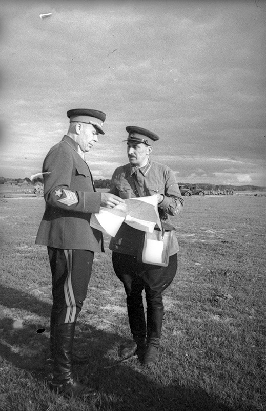 Нарком Семен Тимошенко и комкор Константин Пядышев. Тактические учения в Западном Особом военном округе, август - сентябрь 1940