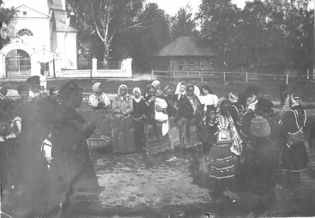 Свадьба, 1920 год. Выставка «Традиционная марийская свадьба» с этой фотографией.
