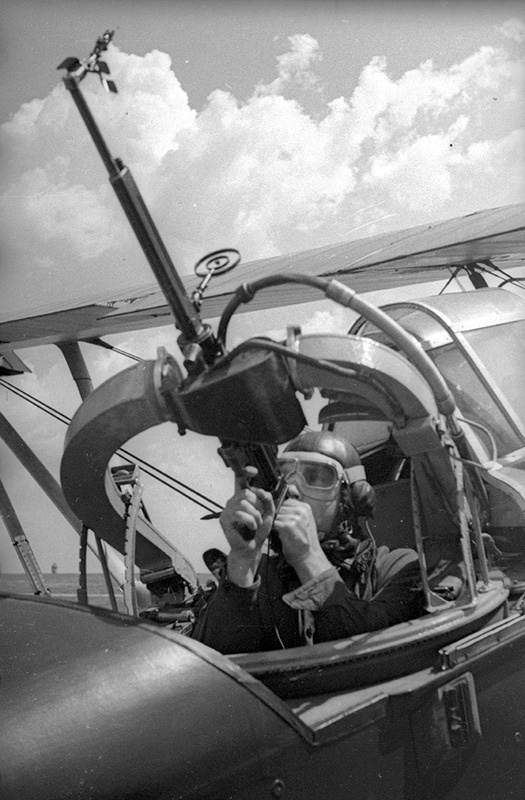 Летчики в кабине перед полетом, 1939 - 1941, г. Харьков