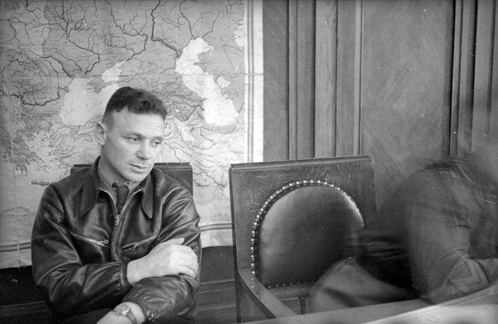 Владимир Коккинаки, 26 апреля 1938, Московская обл.. Из серии «Перелет Коккинаки и Гордиенко».