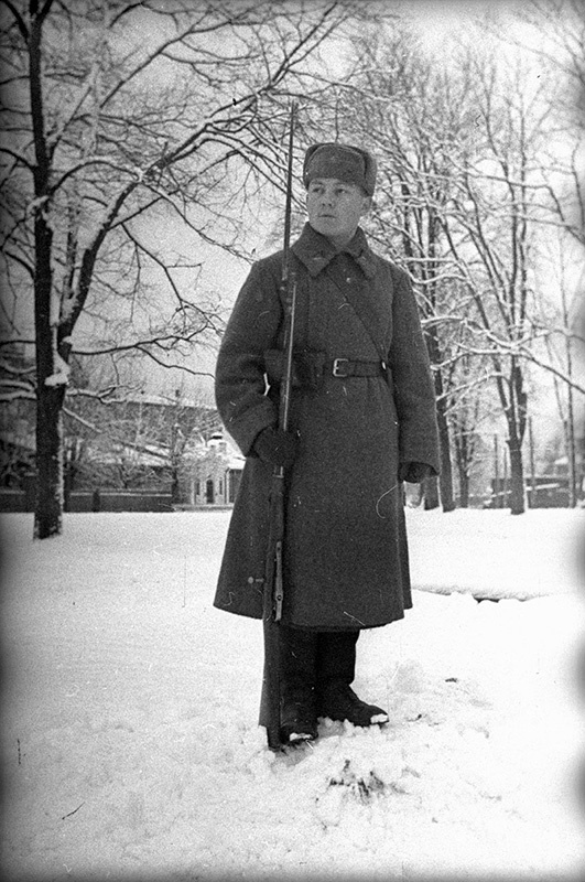 Лучший гимнаст Красной Армии – красноармеец Леонид Тимошек, 1940 год