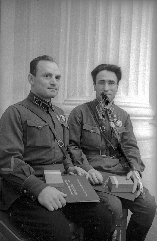 Герои Советского Союза Леонид Воеводин и Николай Заиюльев, 1940 год, г. Москва