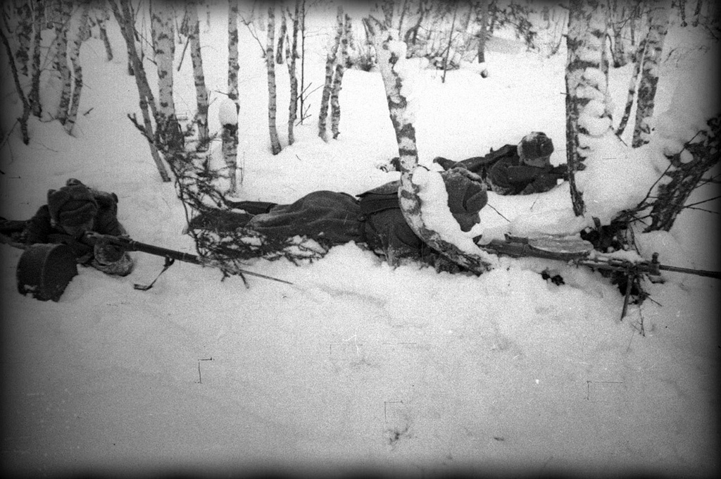 Передовое стрелковое отделение младшего командира М. А. Леухина на огневом рубеже, 1940 год