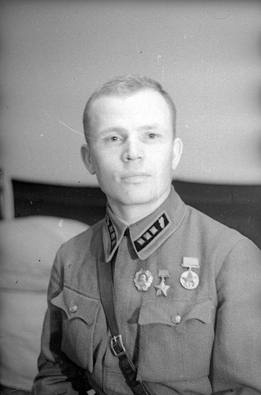 Герой Советского Союза старший лейтенант Семенов, слушатель Военной академии механизации и моторизации, 1939 - 1941