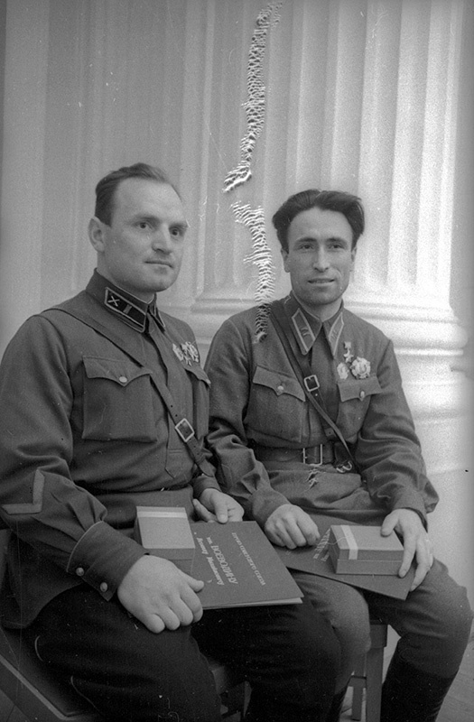 Герои Советского Союза Леонид Воеводин и Николай Заиюльев, ноябрь 1939, г. Москва