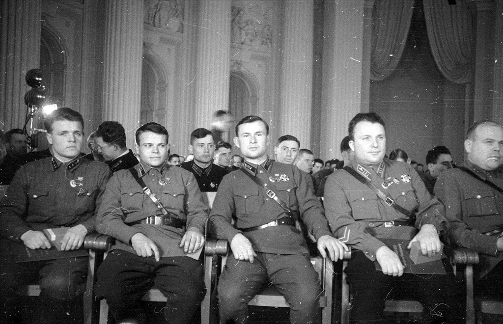 Герои Советского Союза, 1940 год, г. Москва. Луговой, Козлов, Васильев и полковник Тимофей Куцевалов.
