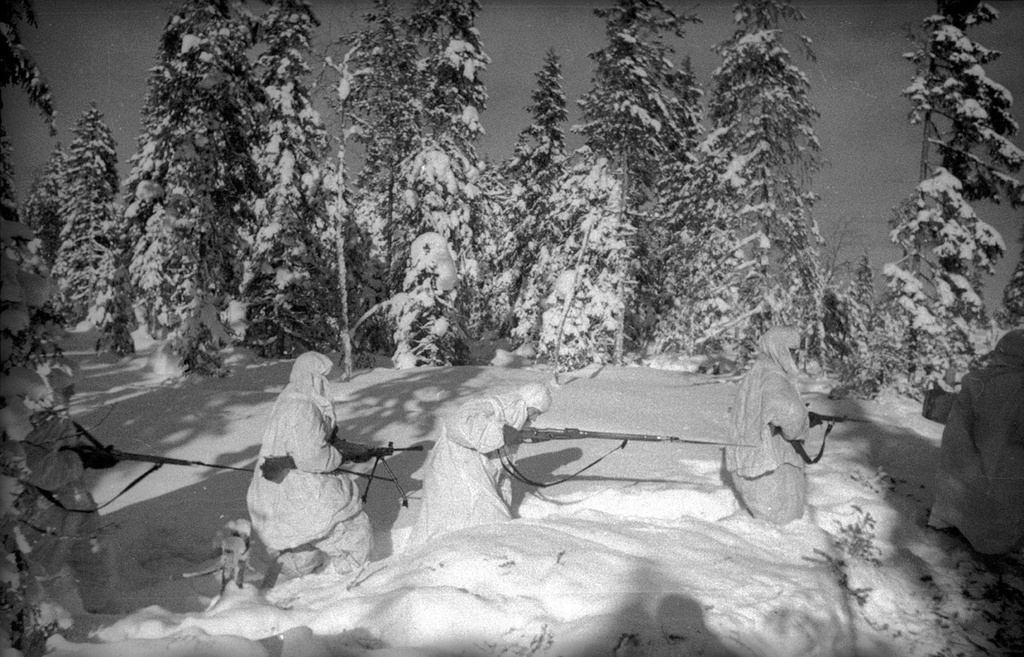 Советско-финская война. В лесу: бойцы отправляются на выполнение боевого задания, 1 декабря 1939 - 29 февраля 1940