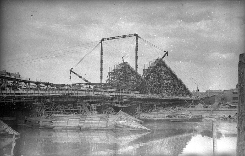 Панорама строительства Большого Крымского моста, 1936 - 1938, г. Москва. Выставка «Мосты Москвы» с этой фотографией.&nbsp;