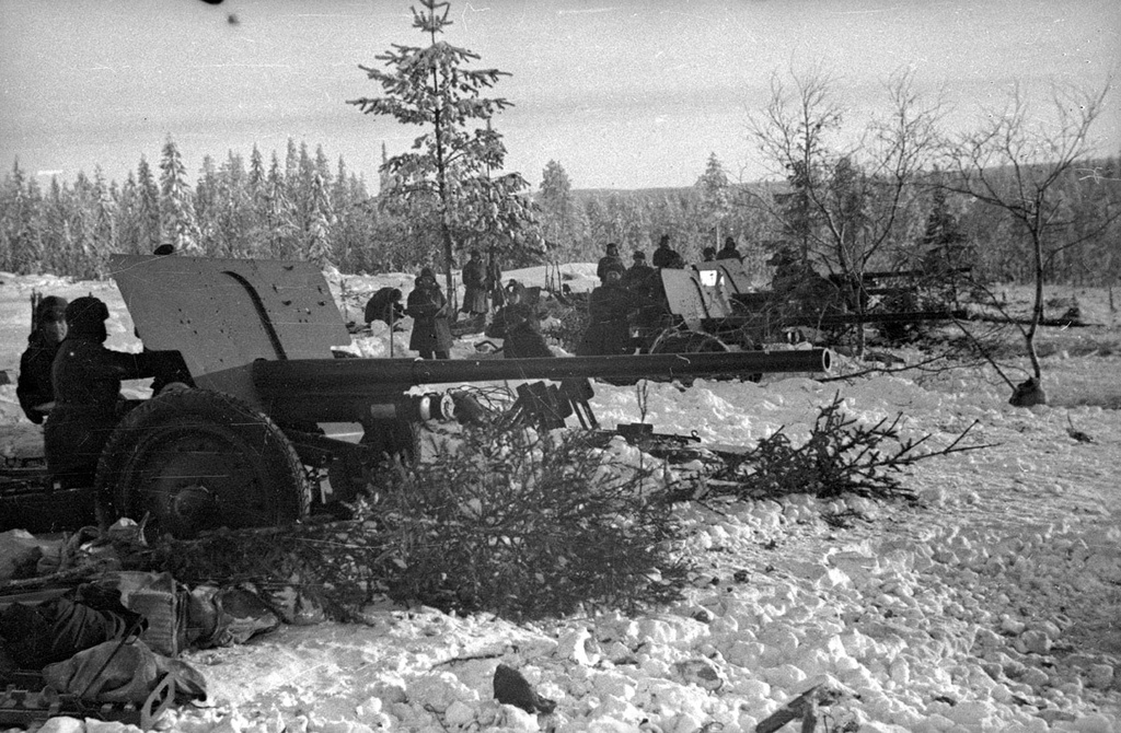 Советско-финская война. Батарея лейтенанта Б. Струтынского на передовой позиции, 1 декабря 1939 - 29 февраля 1940