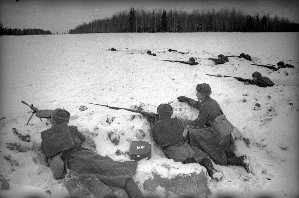 Передовое стрелковое отделение младшего командира М. А. Леухина. В окопах, 1940 год