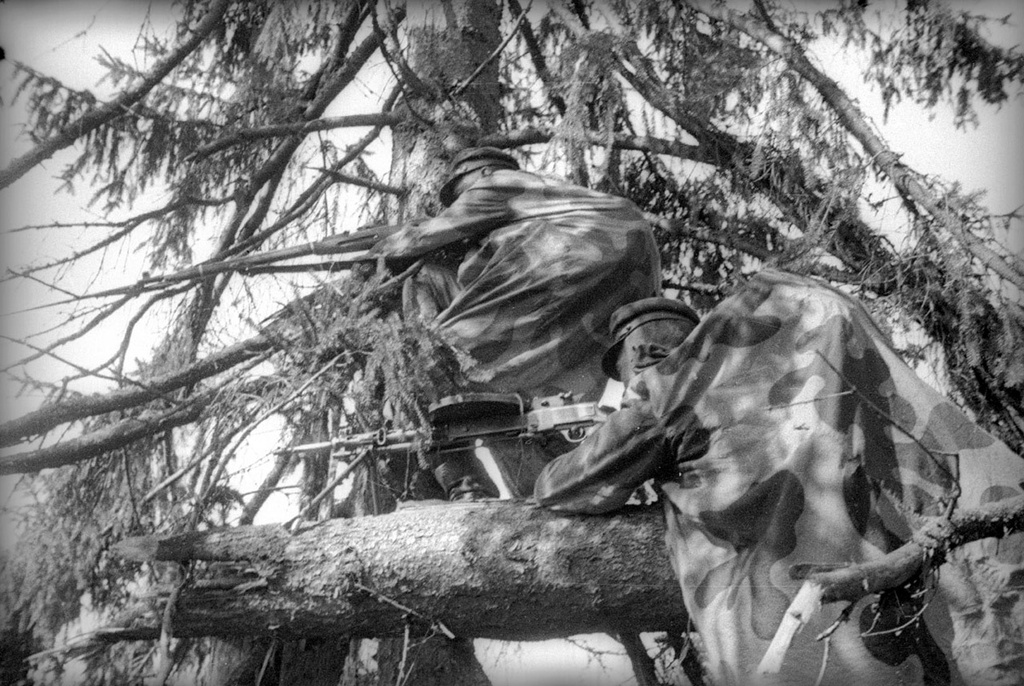 Хорошо замаскированные бойцы-пехотинцы, 1939 год
