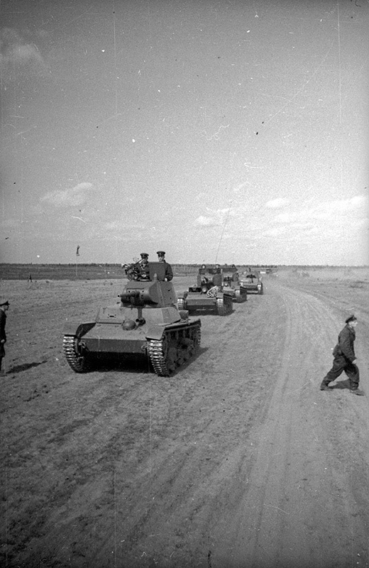 Атака танков. Тактические учения в Западном Особом военном округе, август - сентябрь 1940