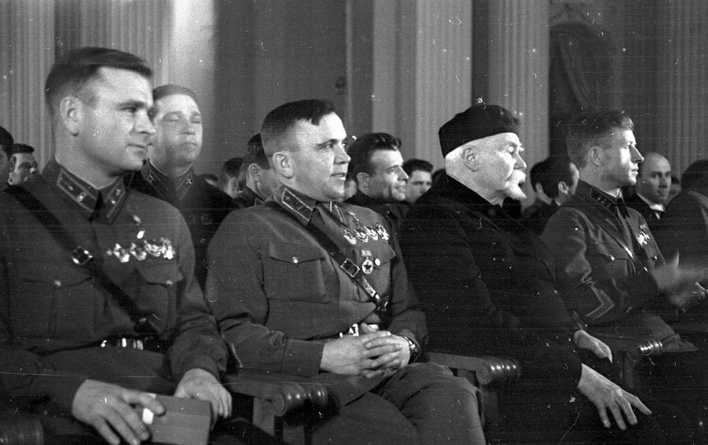 Николай Жердев, Владимир Шевченко, академик Николай Кулагин и Александр Родимцев, 1 декабря 1939 - 28 февраля 1940, г. Москва. 